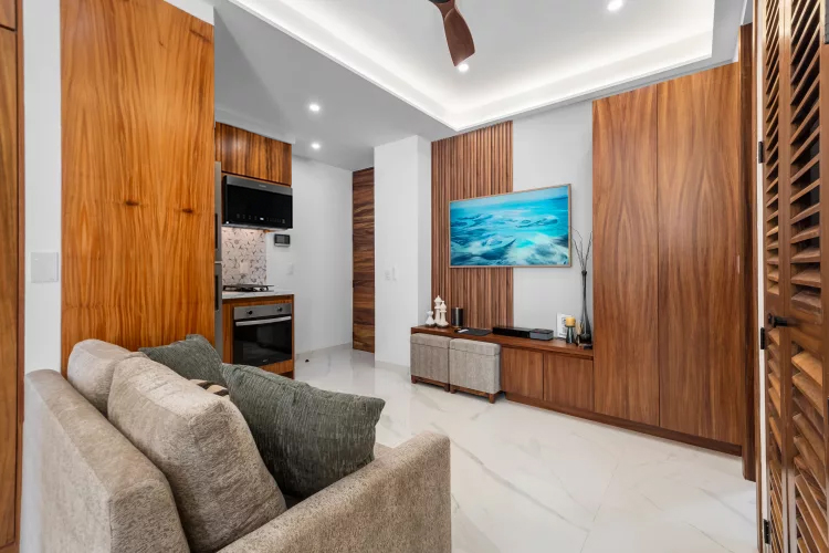 Sitting area with sofa and Smart TV in ARTEE Studio 203